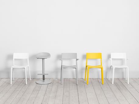 Donker worden Onafhankelijk Op de kop van IKEA lanceert eerste design stoelen voor publiek gebruik, De JANINGE serie  - Interieur Inspiratie